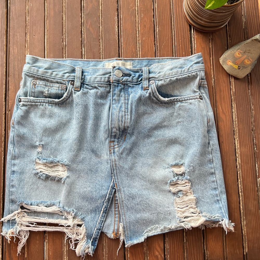 We The Free distressed denim mini skirt size 27